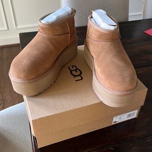 NIB Size 9 UGG Women’s Classic Ultra Mini Platform